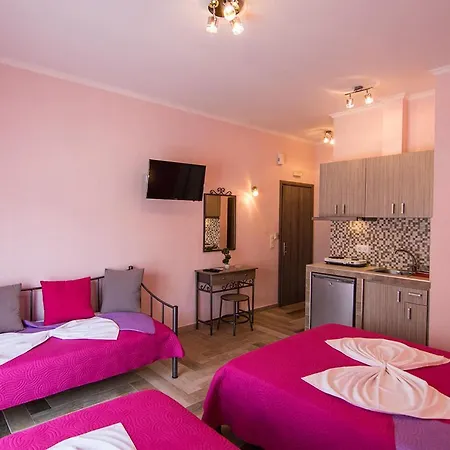 Christodoulos Eleftheria House * Vrasná